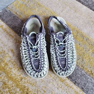Womens size 11 Keen shoes
